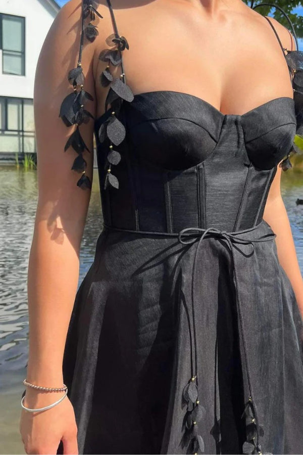 Explore Elegance – Midikleid aus Leinenmischung mit Applikationen, herzförmigem Ausschnitt und gesmoktem Rücken