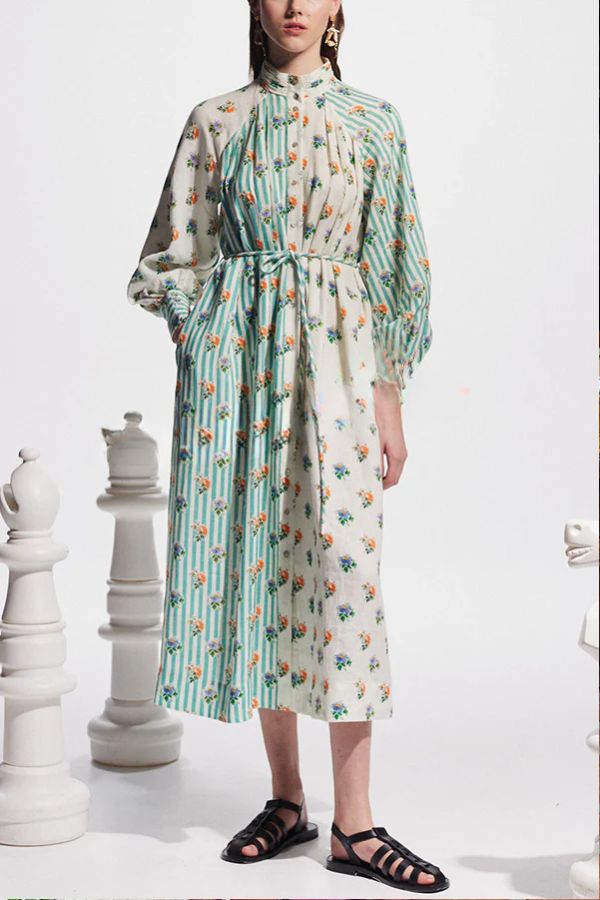 Lockeres Midikleid mit Blumen- und Streifenmuster, langen Ärmeln und Bindegürtel