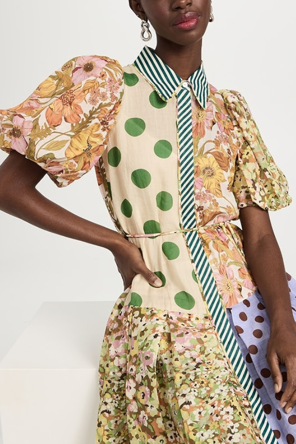 Modisches Swing-Kleid mit bedruckten Puffärmeln und schmaler Passform