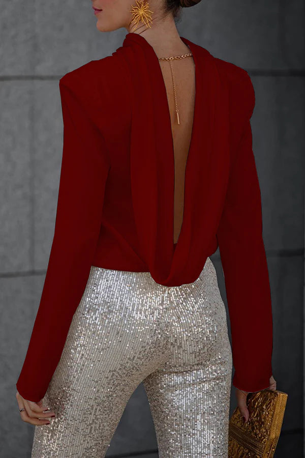 Secret of Elegance – Bluse mit drapiertem Wasserfallausschnitt und Satin-Rückenkette