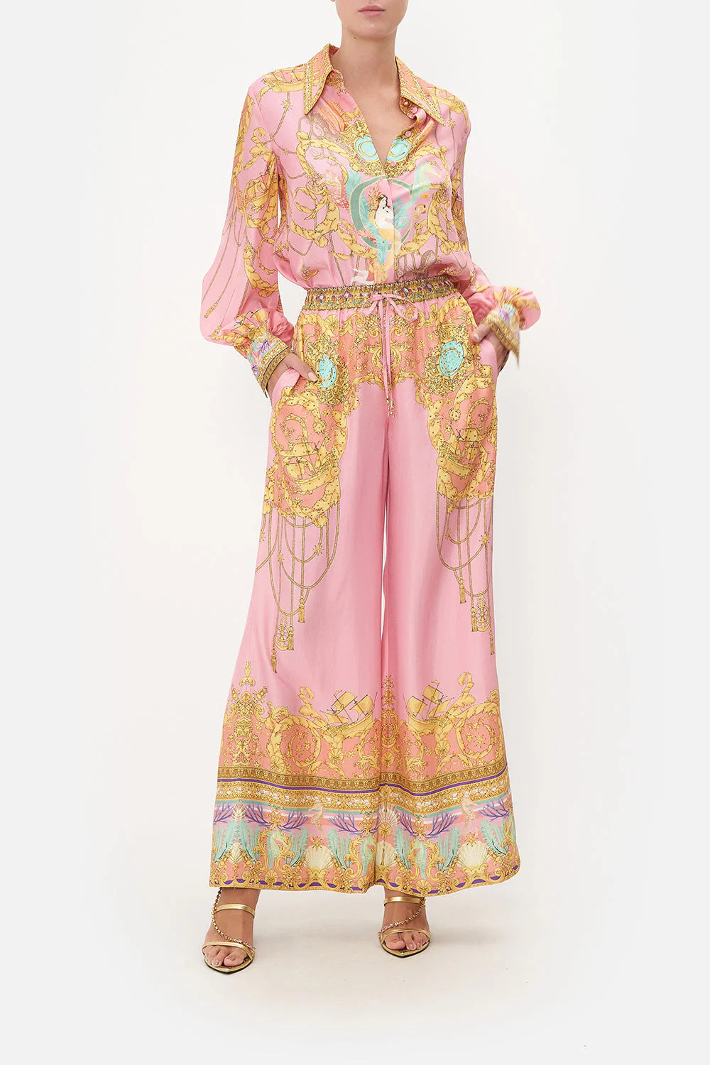 Mermaid Motel Set mit langärmligem, locker sitzendem Hemd und Hose mit elastischem Bund und einzigartigem Druck