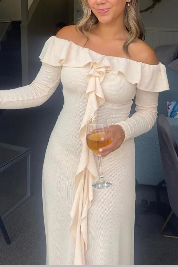 Darling Way – Schulterfreies, langärmliges, drapiertes, gerüschtes, geschlitztes Maxikleid aus Strick
