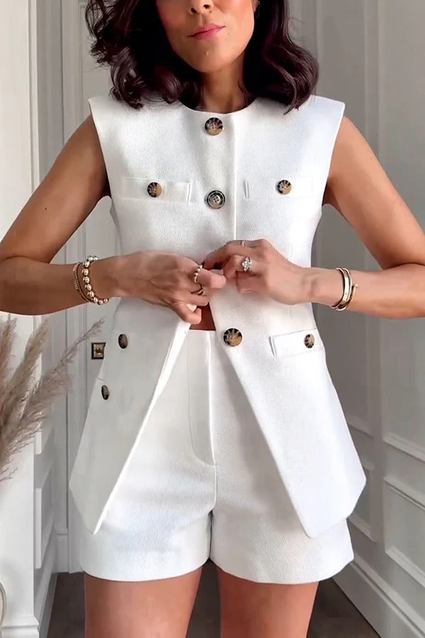 Tadelloses Set aus Trägertop mit Knopfleiste aus strukturiertem Stoff und Shorts mit lässiger Passform und Taschen