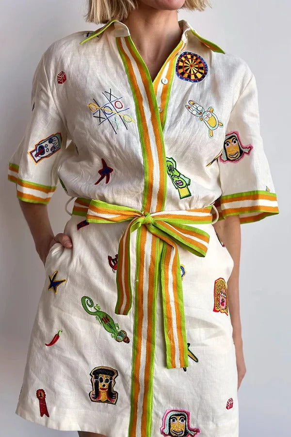 Britt – Einzigartiges, bedrucktes Minikleid aus Leinenmischung mit kurzen Ärmeln, Taschen und Bindegürtel