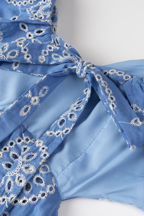 Gestuftes, verziertes Midikleid aus Spitze