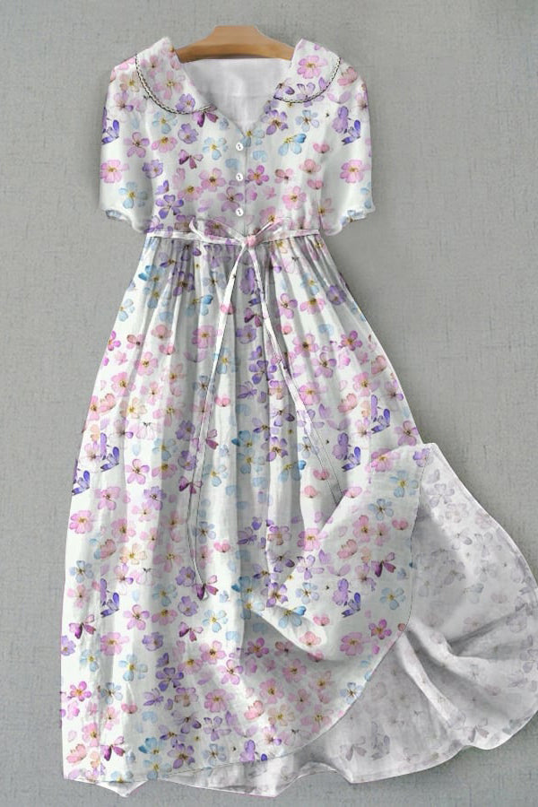 Kleid mit Puppenhalsausschnitt und künstlerischem Blumendruck