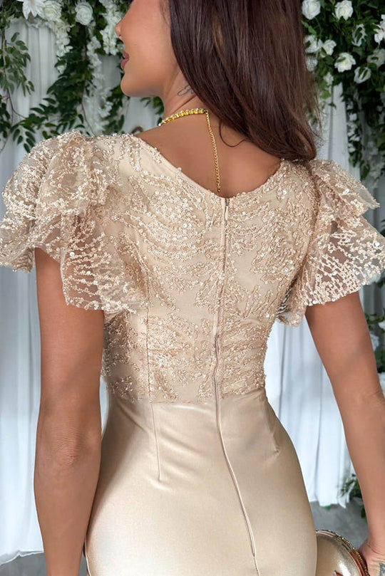 Traumhaftes, luxuriöses Midikleid aus Spitze und Satin mit Patchwork-Rüschenärmeln