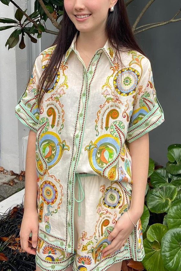 Antibes – Einzigartiges, bedrucktes, lockeres Button-Down-Hemd und Shorts mit elastischer Taille und Tasche