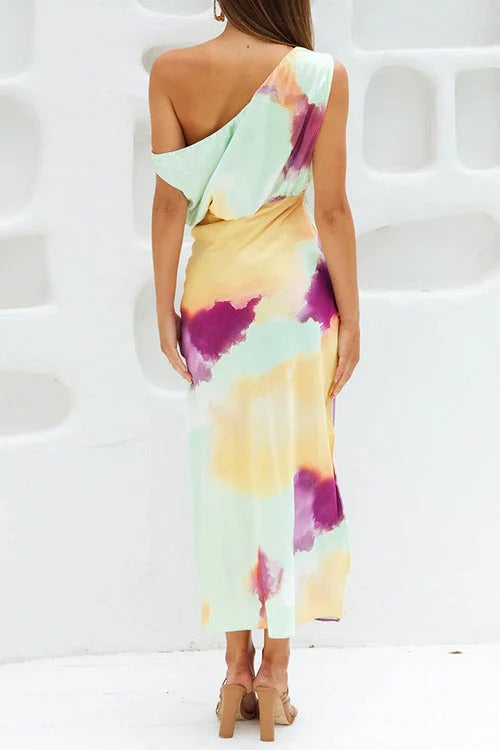 Maxikleid mit asymmetrischer Schulterpartie, Tie-Dye-Schlitz und Taille