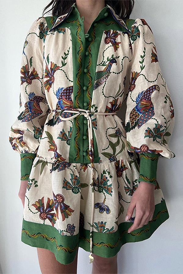 Feiern Sie jeden Tag – Einzigartiges Minikleid mit farblich abgestimmtem Druck und Ballonärmeln