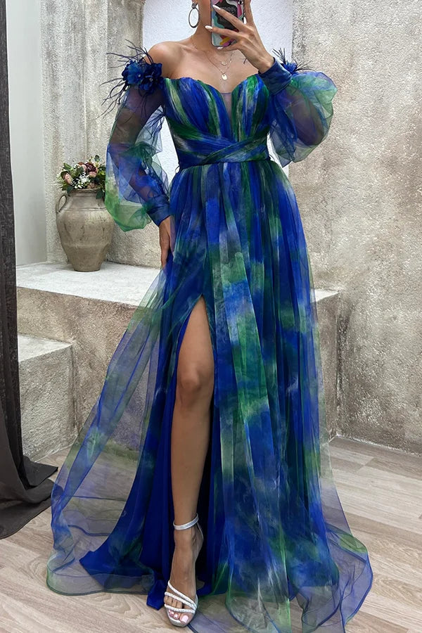 Robe longue de soirée plissée à épaules dénudées et fente en tulle et maille florale