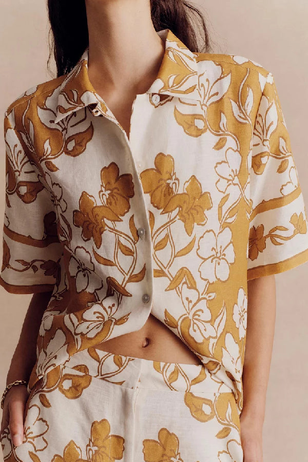 Lässiges Set mit kurzärmligem Hemdoberteil mit Blumendruck und lockerer Hose mit Taschen und elastischer Taille