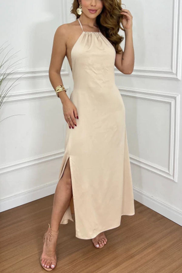 Chasing Sunlight – Rückenfreies A-Linien-Maxikleid mit Neckholder, Quaste und Schlitz