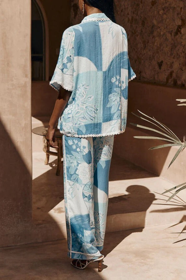 Tyra – Hose mit Zickzack-Besatz und einzigartigem Druck und weitem Bein