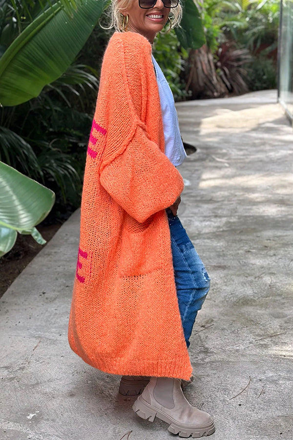 Calling for Love – Oversize-Midi-Cardigan mit bedruckter Tasche auf der Rückseite