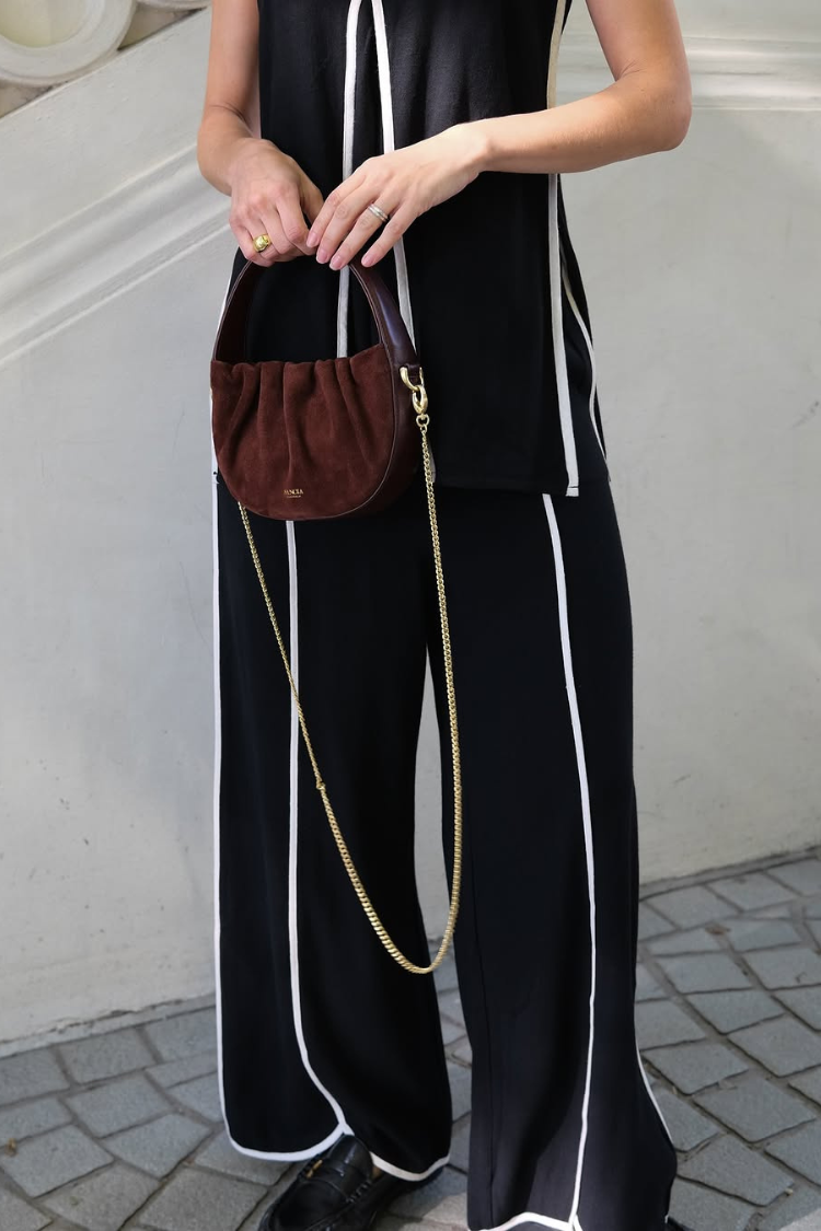 Vera A-Linien-Tanktop mit kontrastierenden Paspeleinsätzen und Hose mit weitem Bein und elastischer Taille