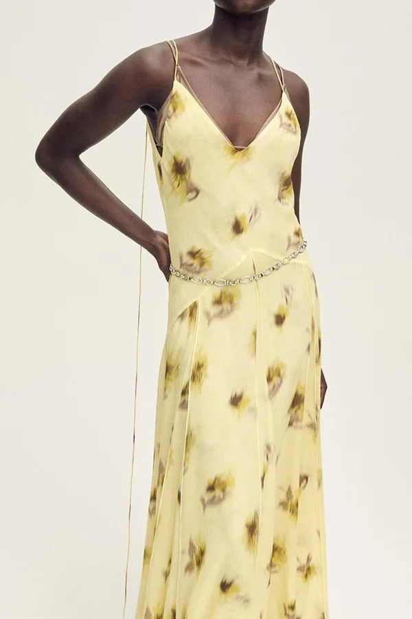 Robe longue à imprimé floral Sunset Glow, col en V, fines bretelles et ourlet évasé