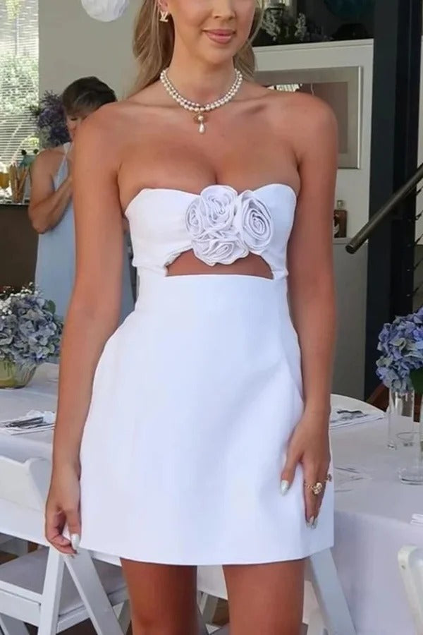 Sexy schulterfreies Minikleid mit dreidimensionaler Blume und Hohlsaum