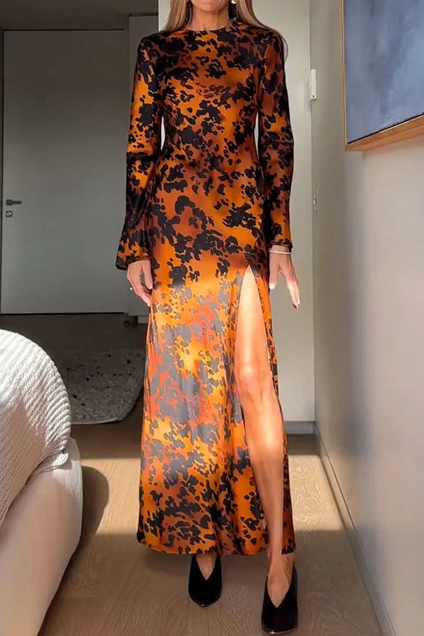 Dekorieren Sie das Herbst-Maxikleid aus Satin mit langem Ärmel und Schlitz