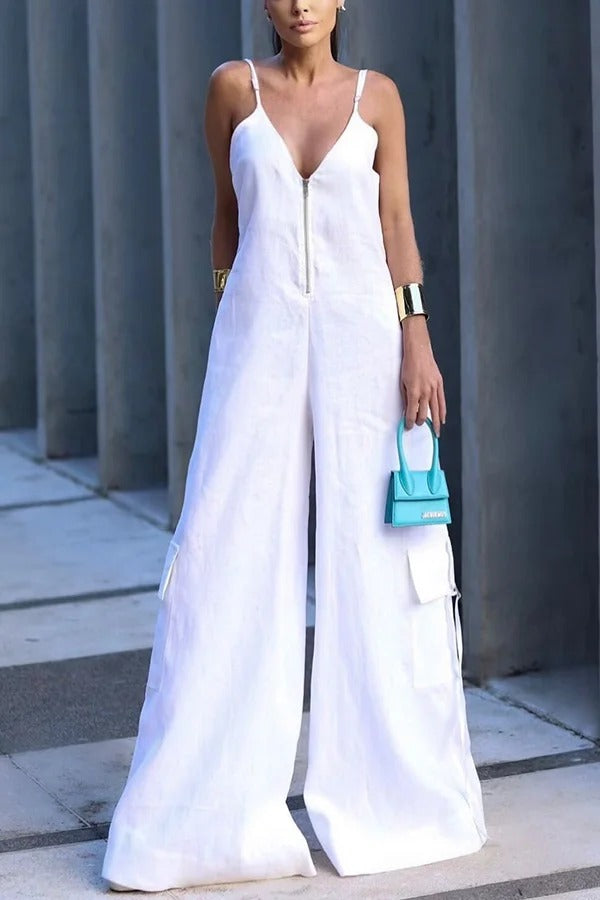 Zola Lockerer Cargo-Jumpsuit mit Reißverschluss und Taschen vorne in der Mitte und weitem Bein