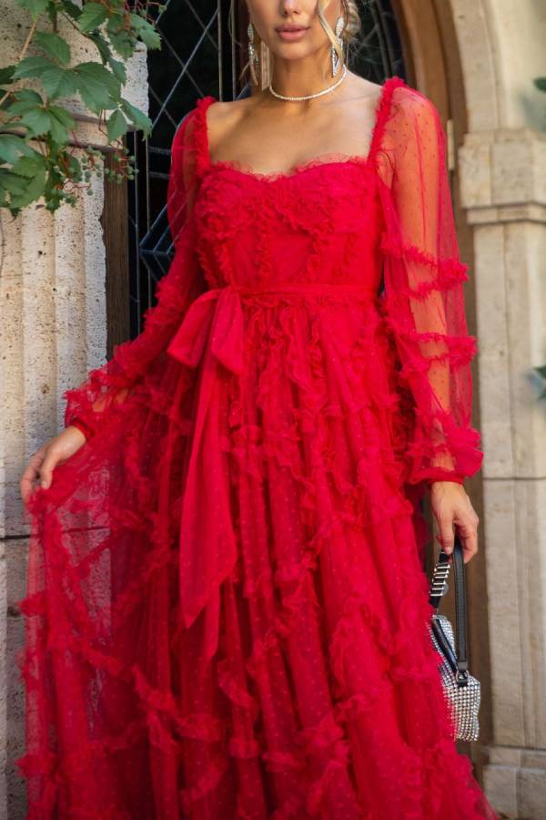 Leichtes, langärmliges Kleid mit Schleife im reifen Stil