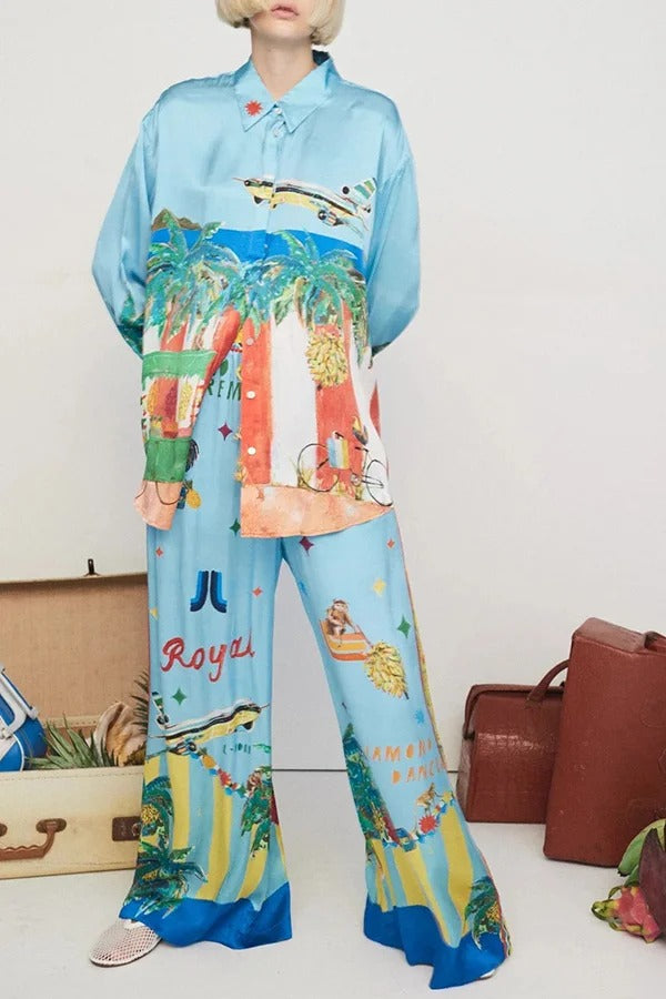 Vacation Flights – Satin-Bluse mit einzigartigem Print und Knopfleiste in Übergröße