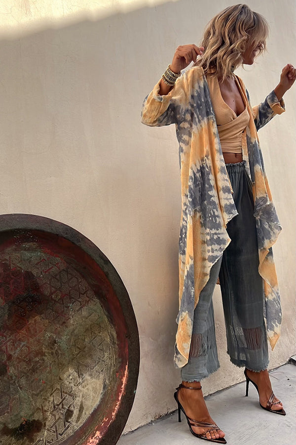 Isley – Langärmliger Duster-Kimono mit Batikmuster und offener Vorderseite und Rüschen