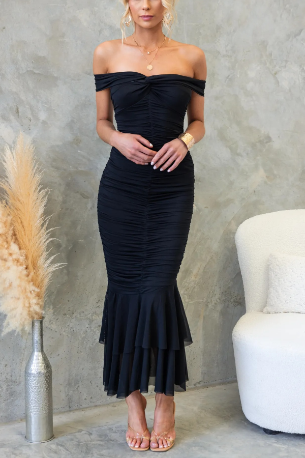 Robe longue extensible froncée à épaules dénudées et superposition en maille Beauty Untamed