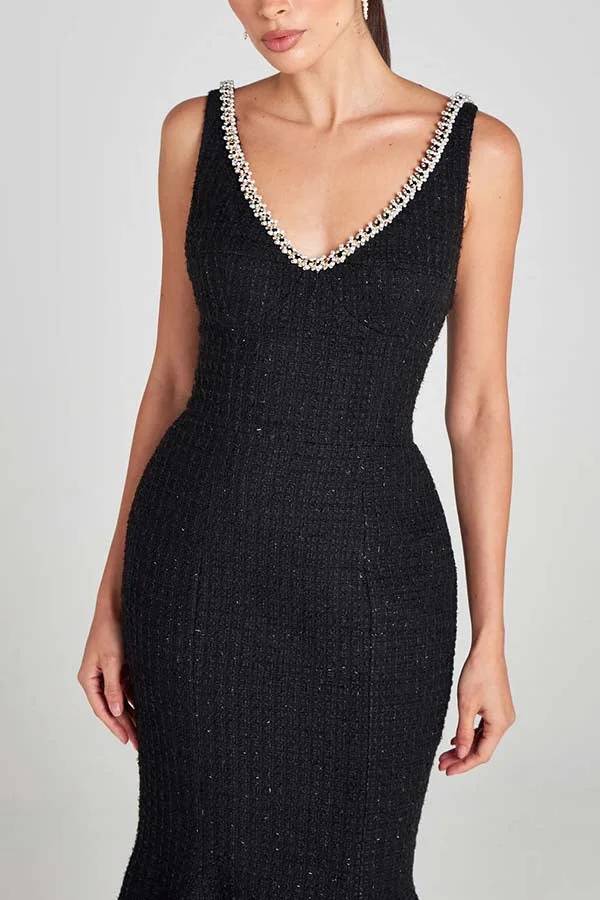 Moonlight Goddess – Figurbetontes Midikleid aus Tweed mit Perlenbesatz und Fischschwanz-Ausschnitt