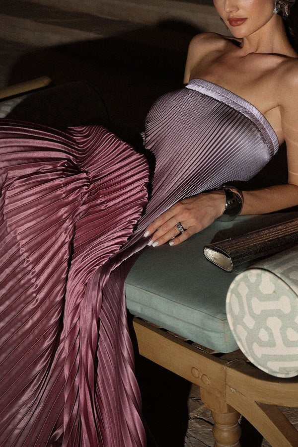 Wunderschönes, trägerloses Maxikleid aus Satin mit plissierter, elastischer Brustpartie und A-Linien-Kleid