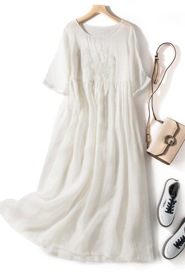 Besticktes Kleid im Ethno-Stil aus Baumwolle und Leinen