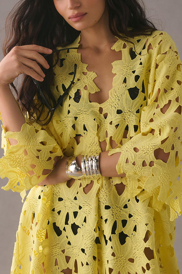 „I Belong Here“ – Midi-Strandkleid mit Blumenmuster und Ösenspitze