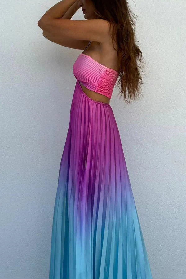 Préparez-vous à une magnifique robe longue plissée à imprimé dégradé et découpes dos nu