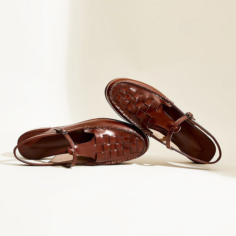 Flache Slingback-Pumps im Vintage-Stil mit Rückengürtel