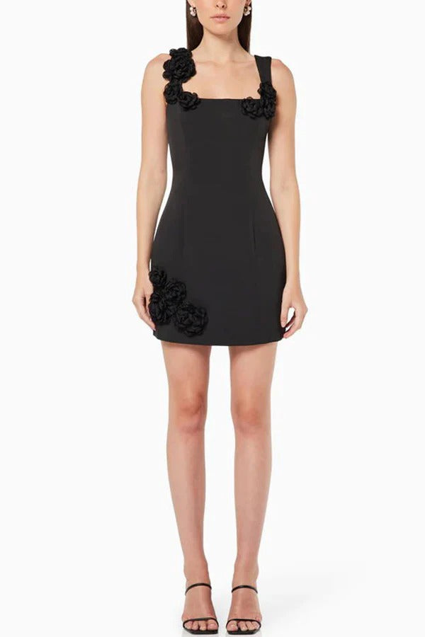 Crush on You – Minikleid mit Rosenapplikation und quadratischem Ausschnitt und breiten Trägern