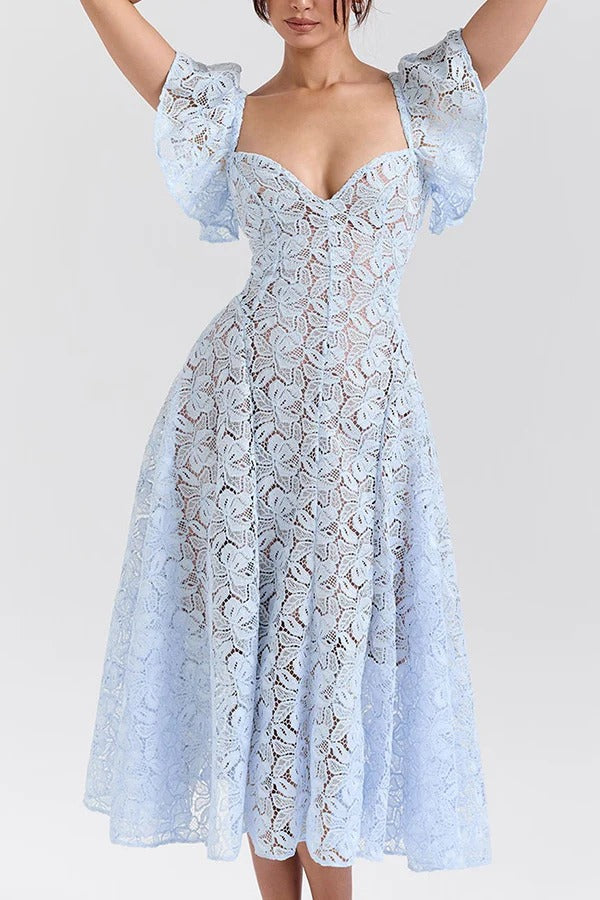Robe mi-longue extensible à col en cœur et manches papillon en dentelle jacinthe romantique