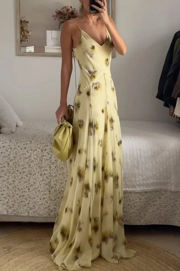 Robe longue à imprimé floral Sunset Glow, col en V, fines bretelles et ourlet évasé