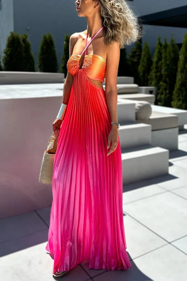Préparez-vous à une magnifique robe longue plissée à imprimé dégradé et découpes dos nu