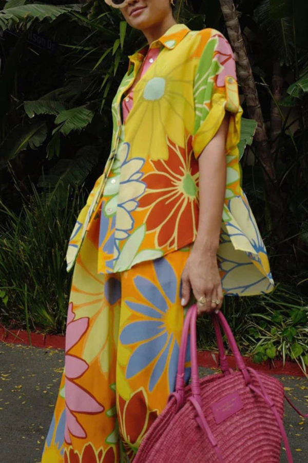 Margovil Set mit Blumendruck, hochgekrempelten kurzen Ärmeln, Hemd mit Knopfleiste und weiten Hosen