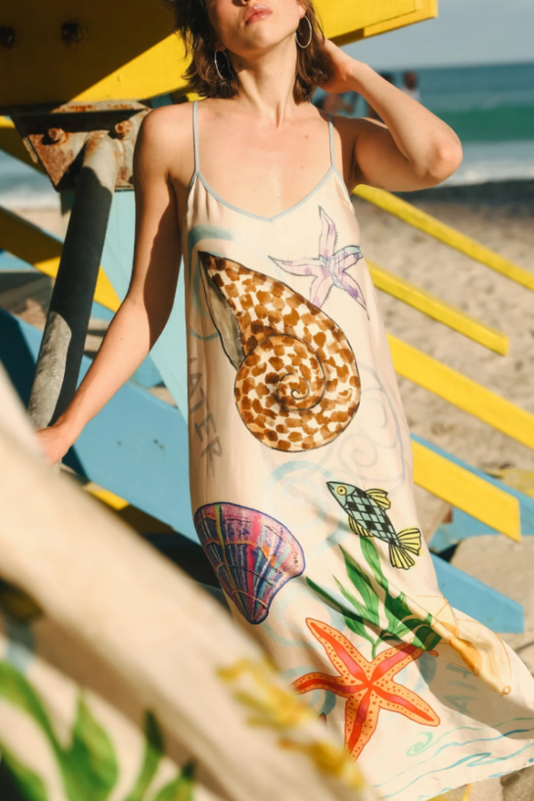 Ocean Vibe – Satin-Midikleid mit Meereselementen und einzigartigem Druck, Schlitz und lockerem Unterkleid