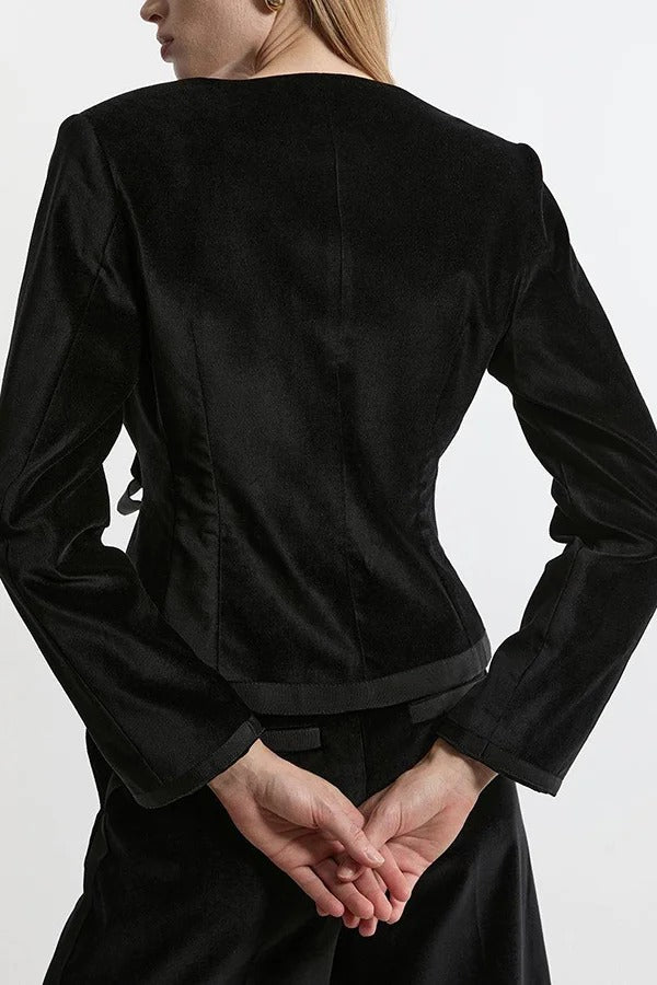 Cue The Cocktails Veste péplum en velours sur mesure en taffetas avec nœud