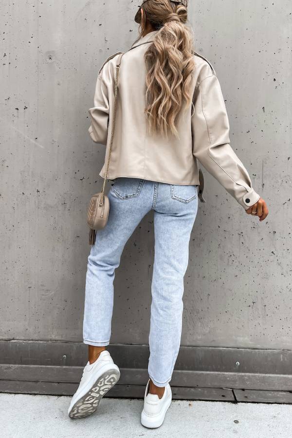 Stilvolle kurze Lederjacke im britischen Stil mit Reverstasche