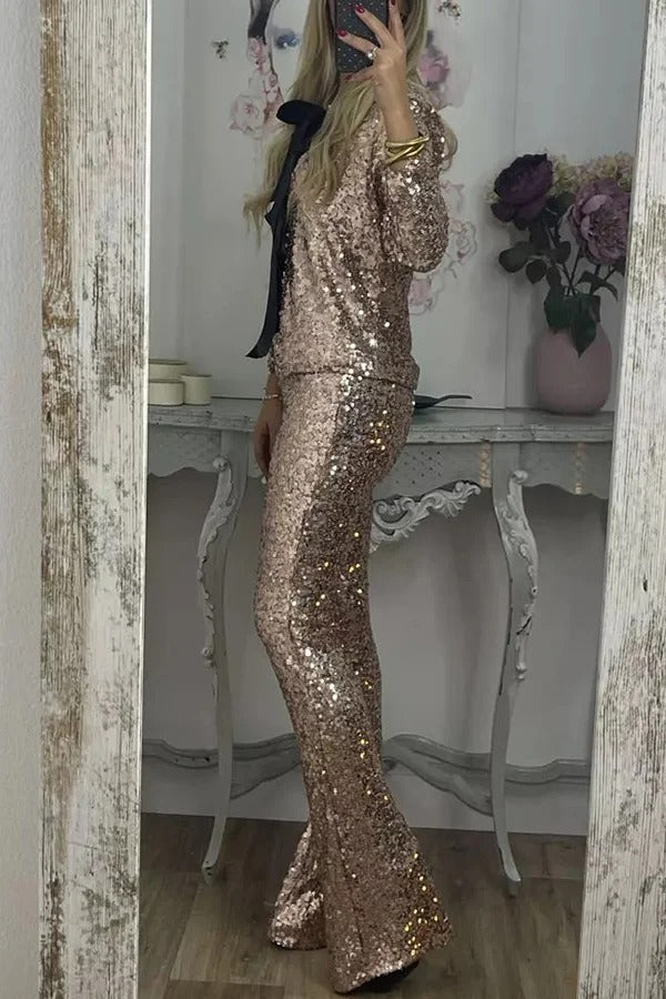 Holiday Cheer – Hoch geschnittene, ausgestellte Stretchhose mit Pailletten und elastischer Taille