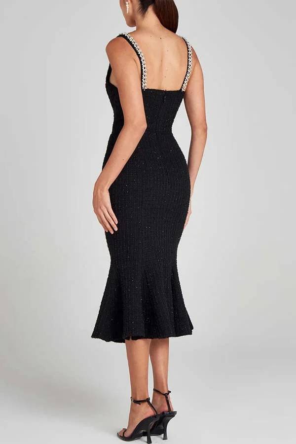 Moonlight Goddess – Figurbetontes Midikleid aus Tweed mit Perlenbesatz und Fischschwanz-Ausschnitt