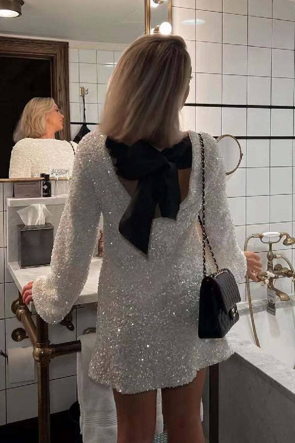 Dance All Night – Lockeres Minikleid mit Pailletten und Schleife am Rücken