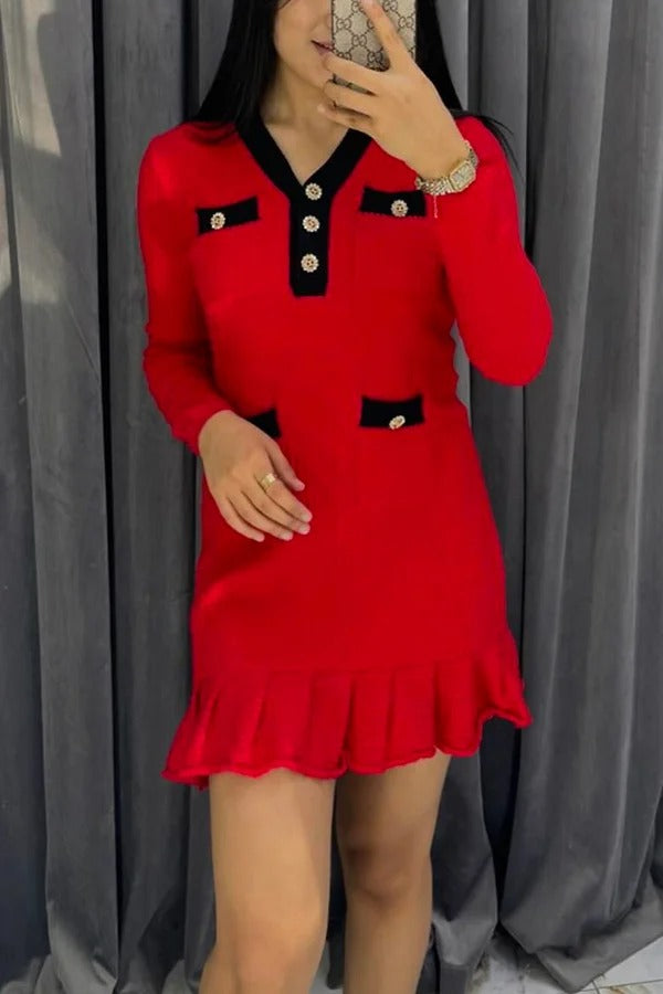 Robe courte élégante en tricot gaufré contrasté à col en V et volants