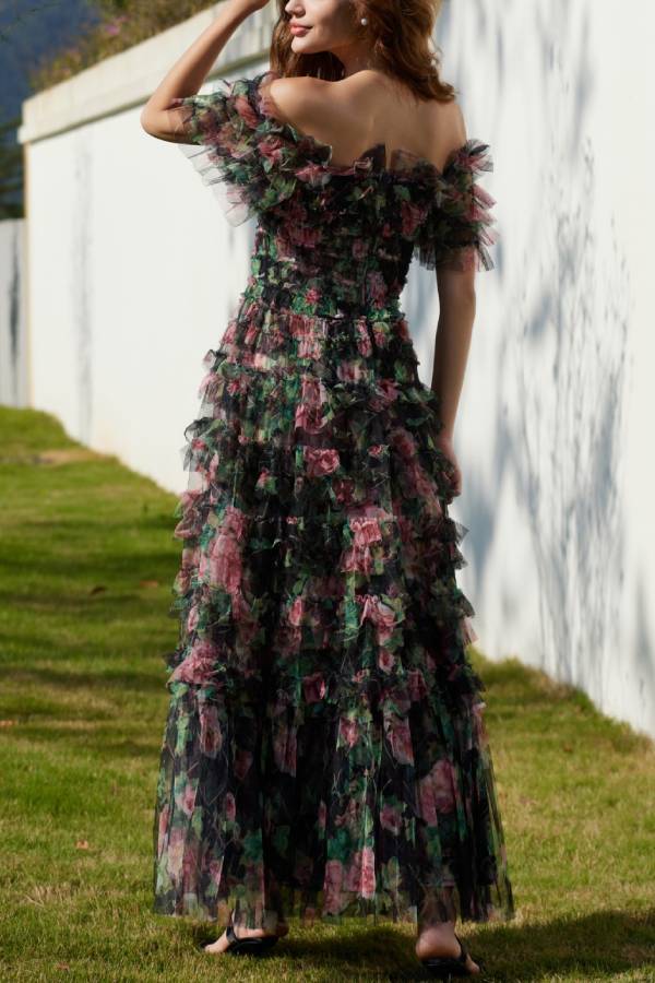 Blumenkleid mit schmaler Taille