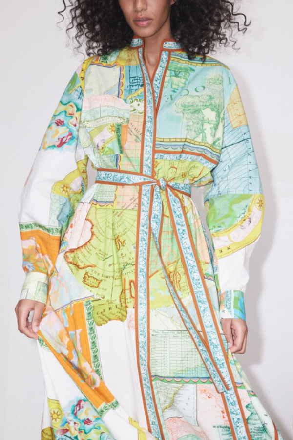 Reise um die Welt – Einzigartiges Midikleid mit Ballonärmeln und Gürtel