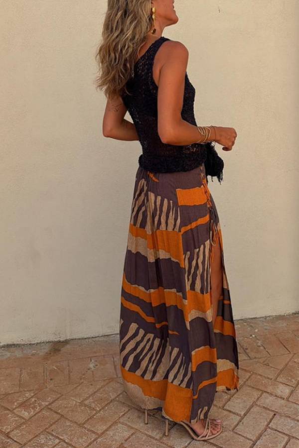 Malibu – Lockeres Strick-Tanktop mit V-Ausschnitt und ausgehöhltem Twist