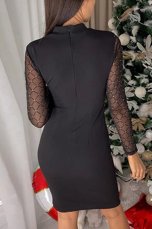 Robe courte moulante à manches longues et semi-transparente à la mode